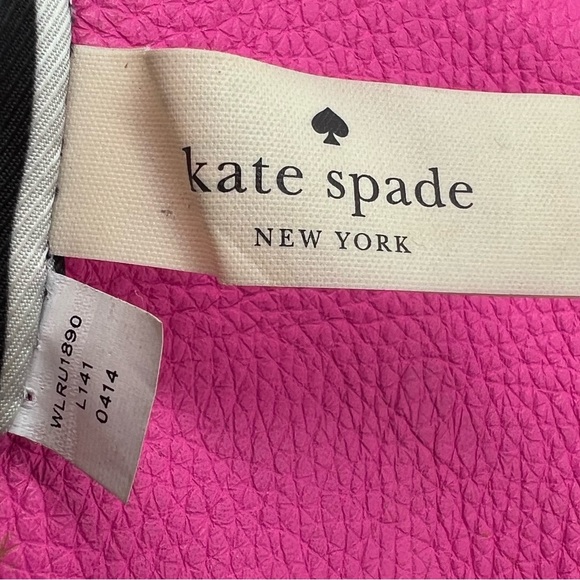 Kate Spade New York Pink Pebbled Leather Zip Wristlet Pouch GUC - Picture 10 of 16